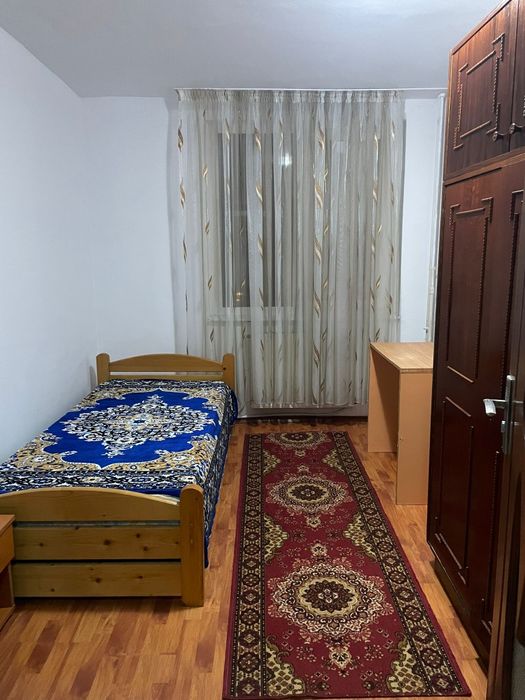 Închiriez apartament 3 camere zona piata Bistrița