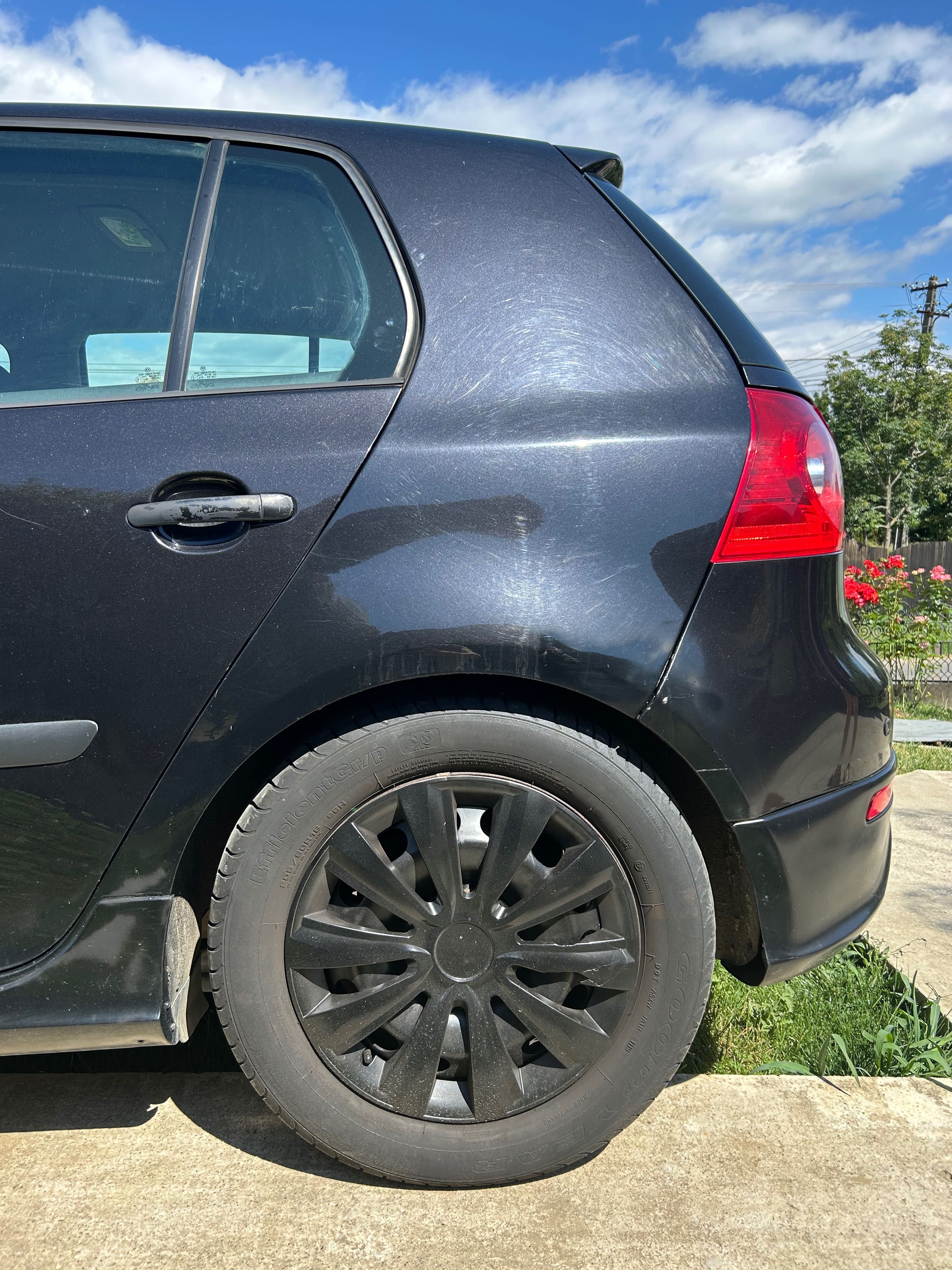 Vând golf 5 1.6 benzină