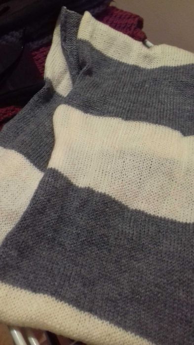 Зимен шал яка - бяло и сиво