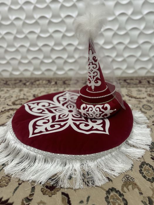 Саукеле мен көрпеше сырға салуға