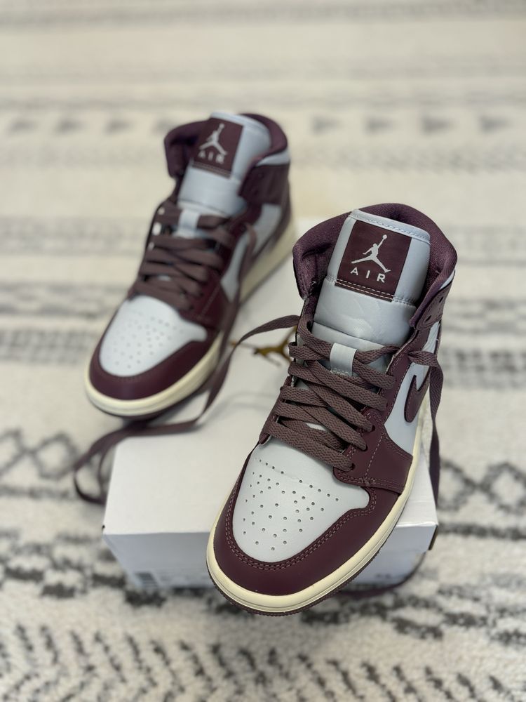 Adidasi dama Jordan