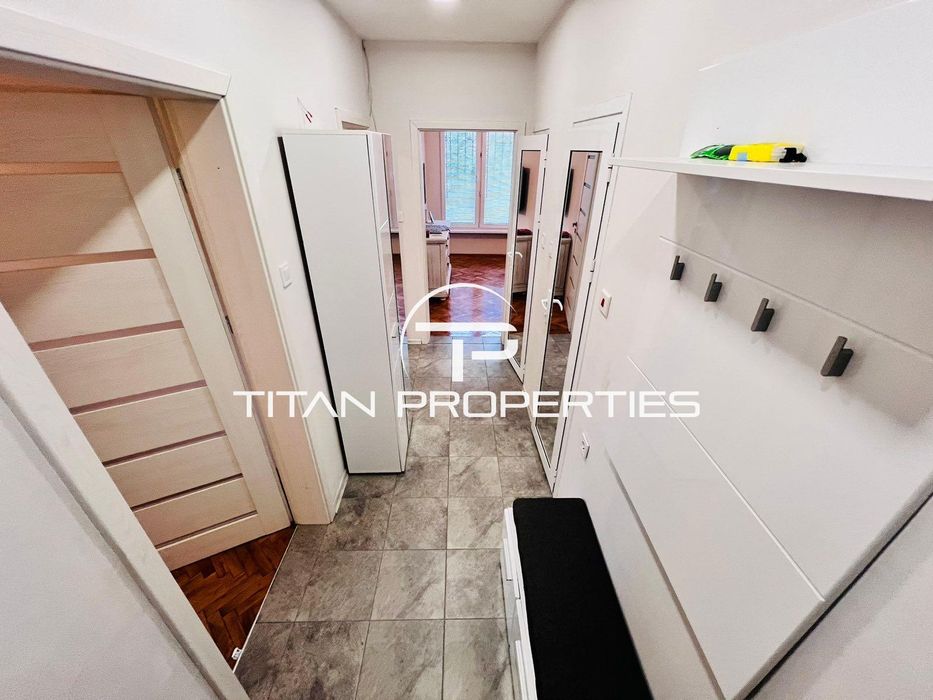 Тристаен, под наем, Център на метри от Морската градина