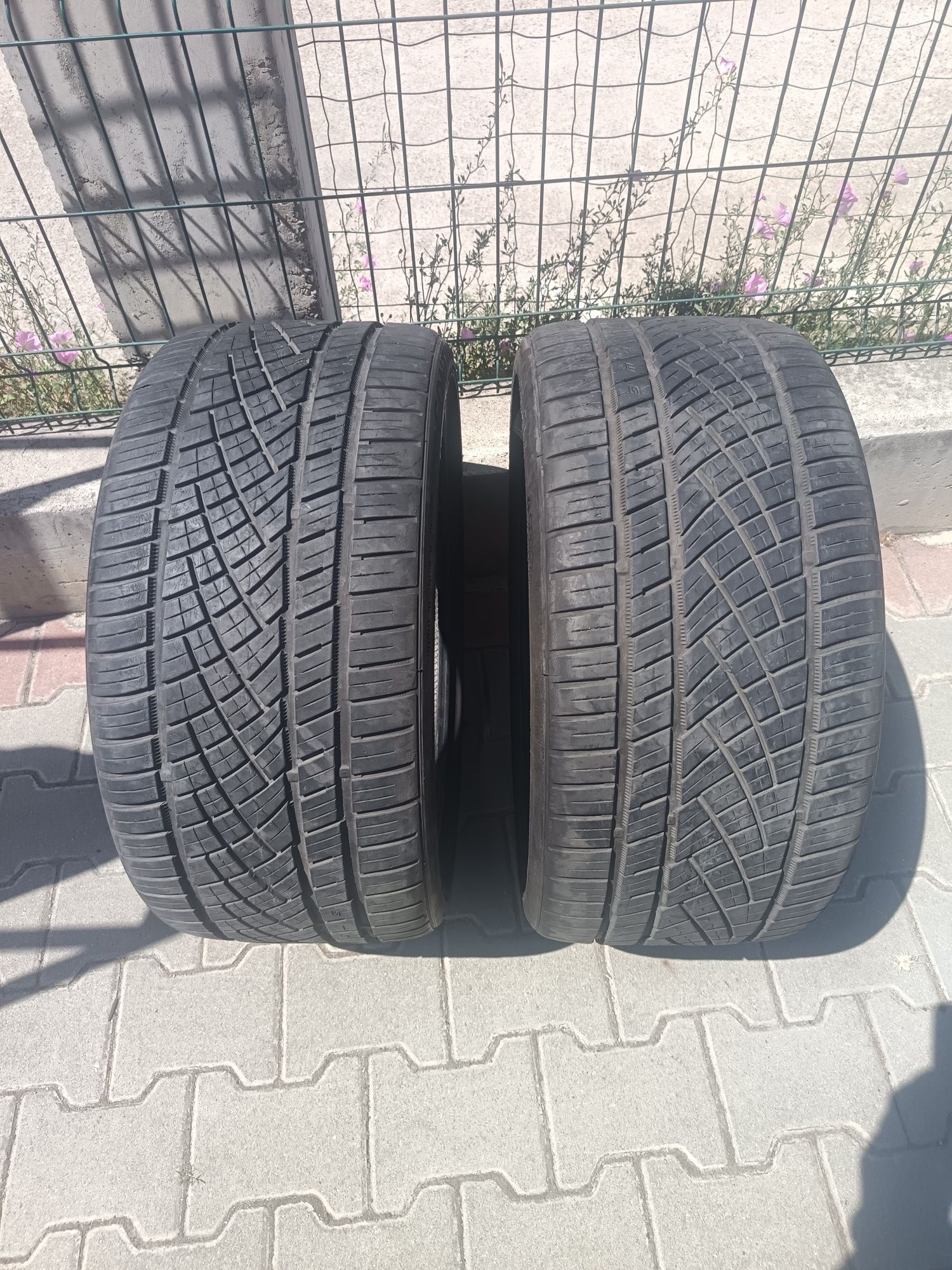 275 30 20 Continental, DOT 22