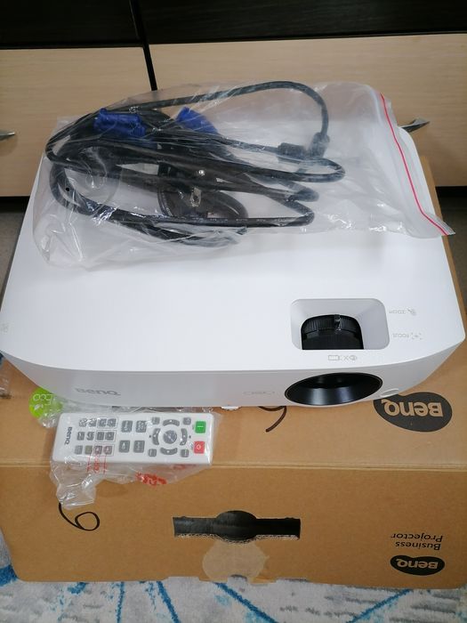 Videoproiector NOU Benq