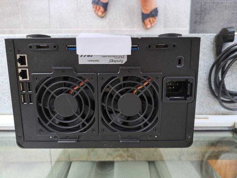 Synology DiskStation DS1512+ 4GB RAM 5-Bay NAS Домашен сървър
