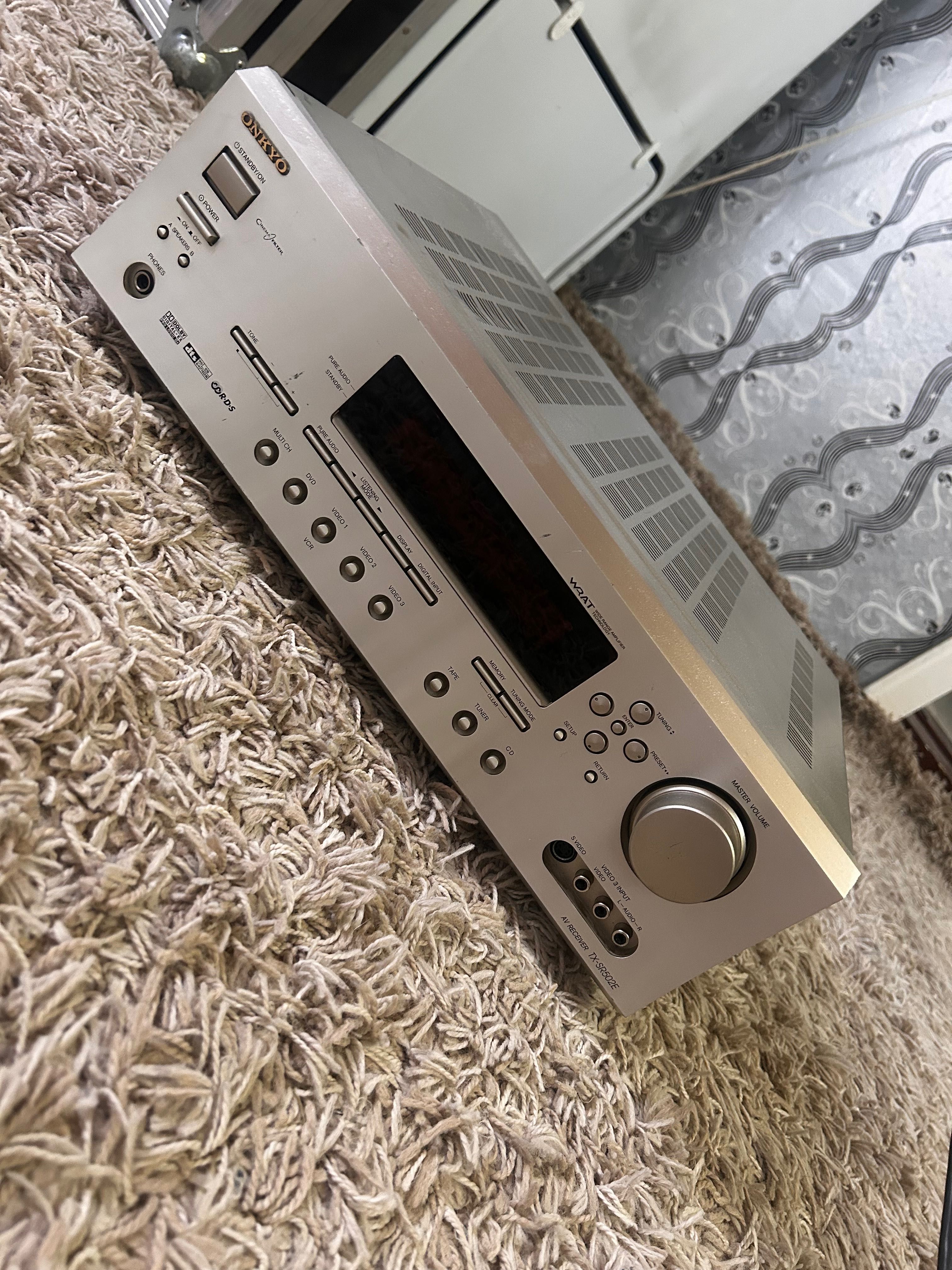 Усилвател onkyo HT-R520