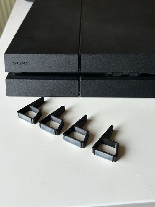 1TB PS4 с 2 контролера, 3 игри и специална чанта