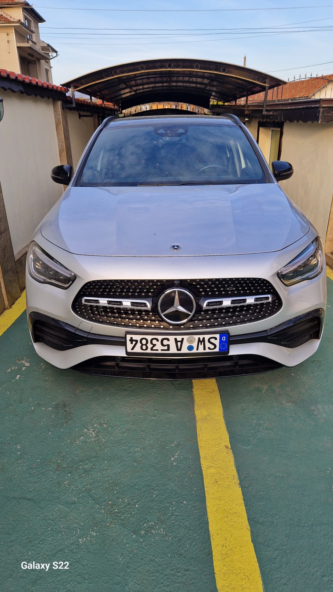 Продавам мерцедес GLA200 изгодно
