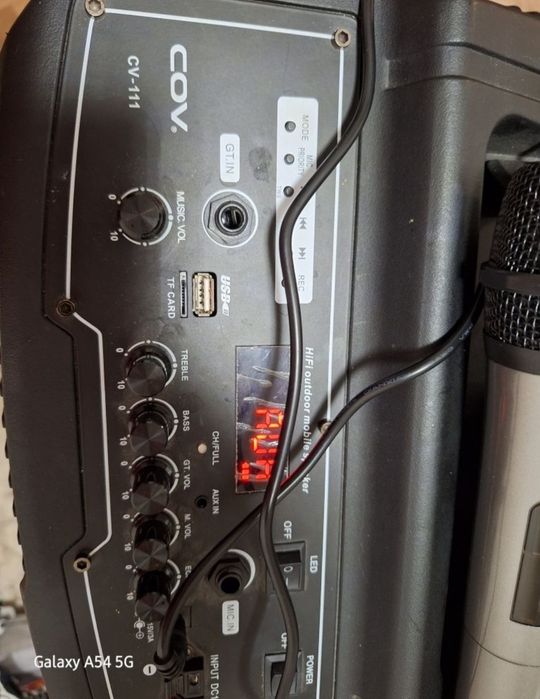 Колонку чемодан  с 2мя микрофонами