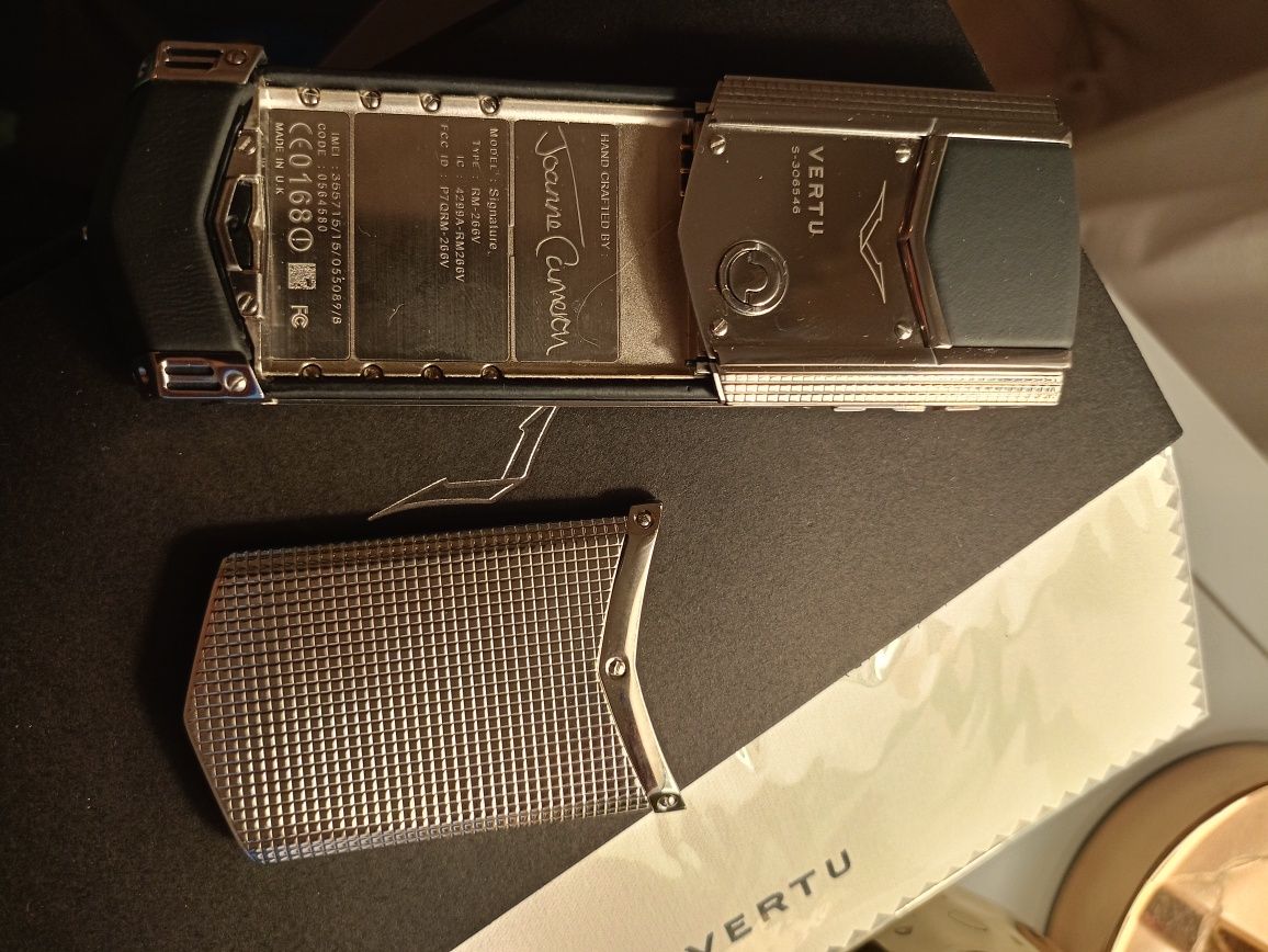 Vertu Signature Clous De Paris