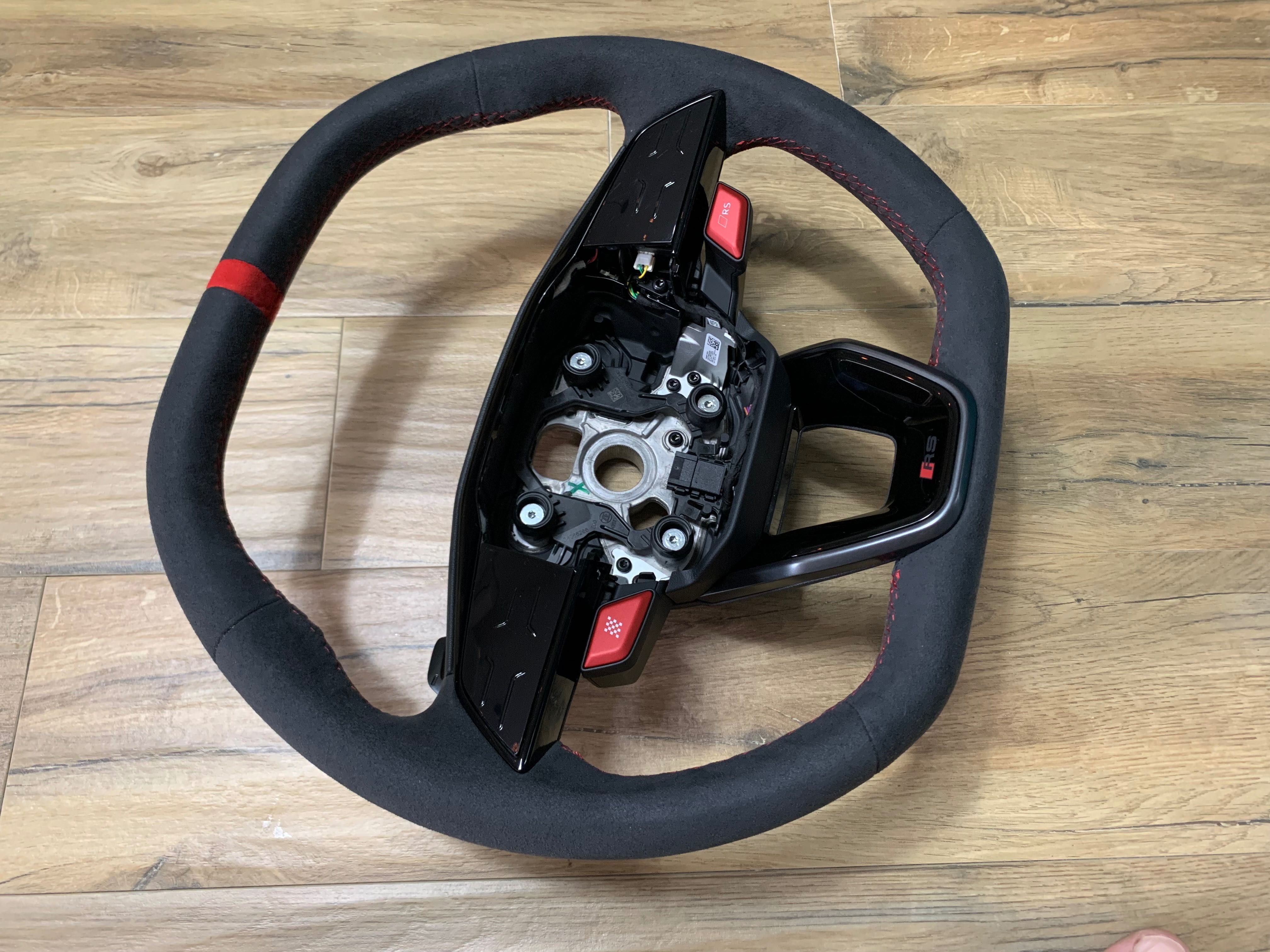 Volan Teșit Audi RS/Q4,Q5,Q6,A4,A5,A6,A7,E Tron /Modelul Nou 2024
