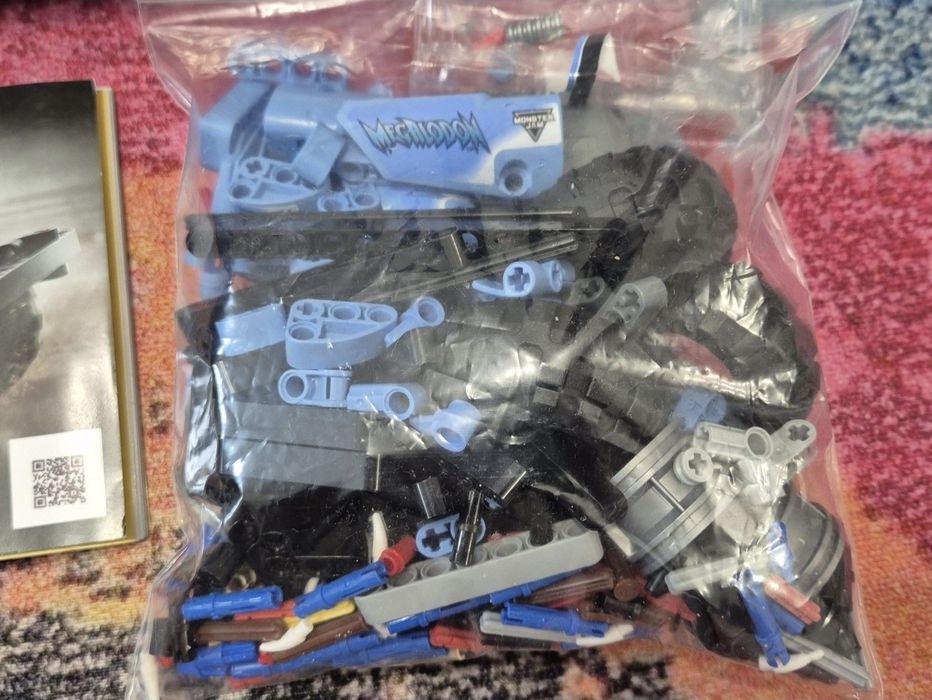 LEGO Technic - Monster Jam Megalodon f1 42134, 260 piese