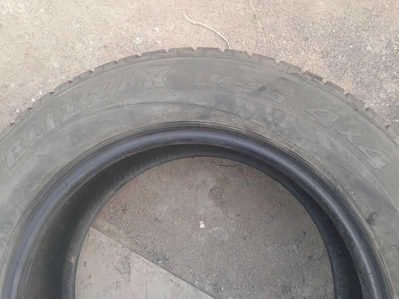 Шины 235/60 R17 - "Bridgestone Blizzak LM-25" (Испания), всесезонные.