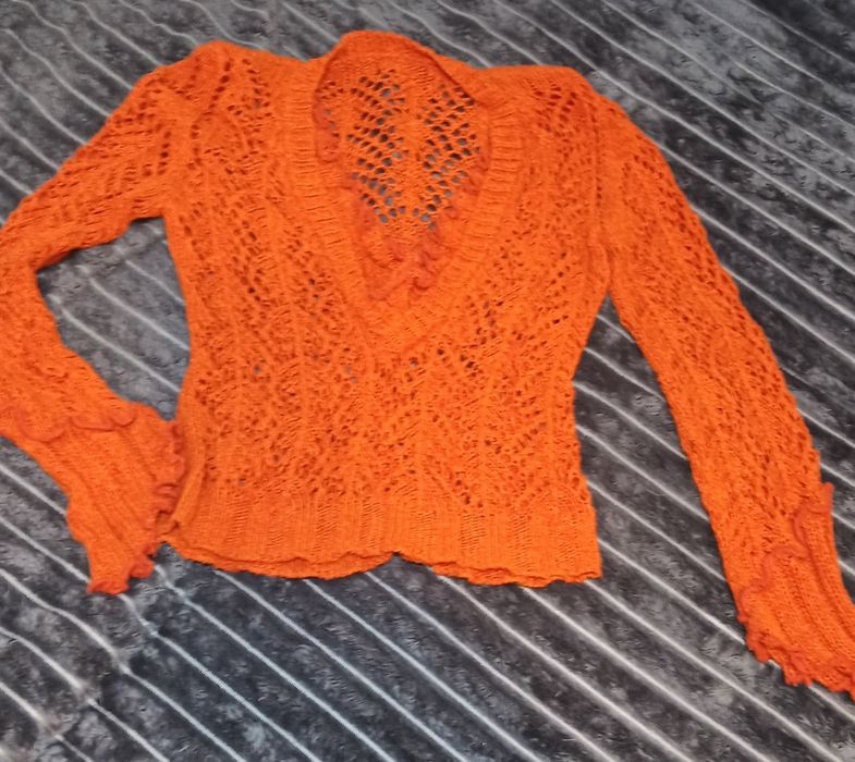 Продам вязаный (крупной вязки) пуловер с V- образным вырезом