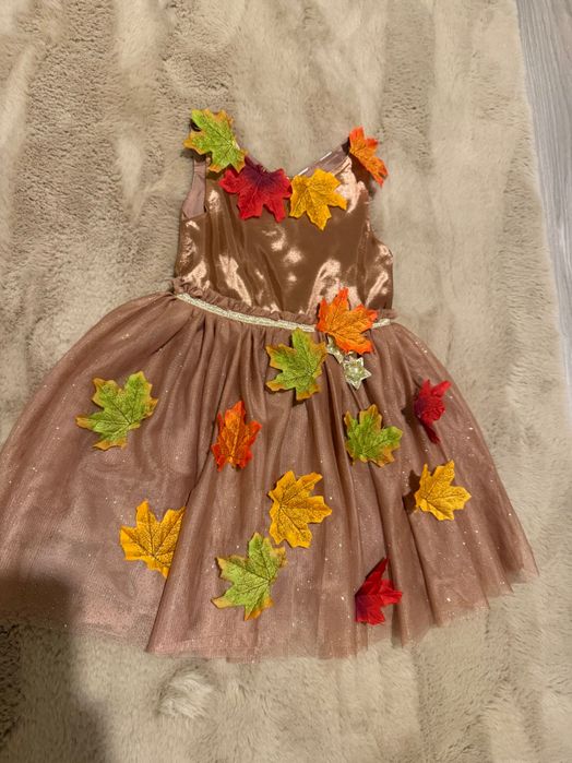 Rochita( h&m ) accesorizata in tematica toamna 50 ron