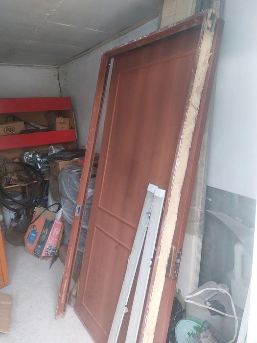 Межкомнатные двери 90 см 1шт, 80 см 1шт, 60 см 3 шт, в хорошем состоян