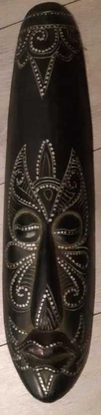 Masca africana sculptata,din lemn