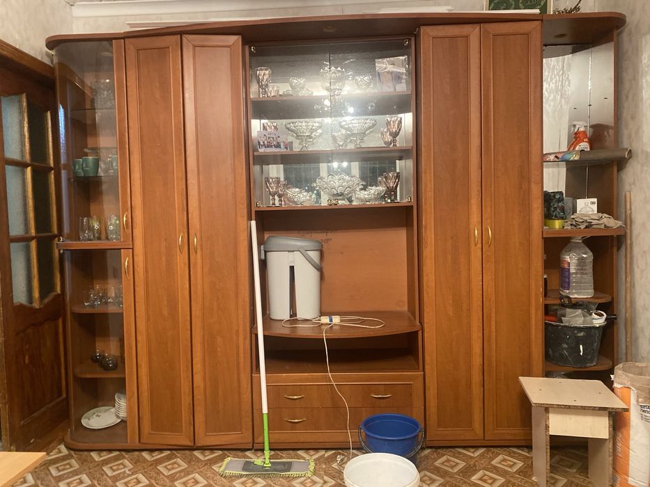 Продам шкаф гостинный