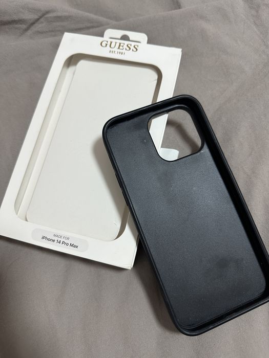 Калъф за телефон и портмоне на Guess