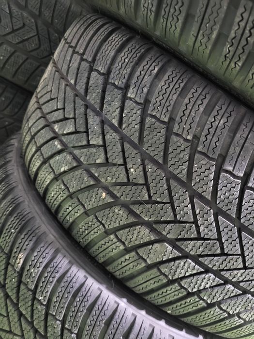4 бр зимни гуми 245/35/19 Bridgestone