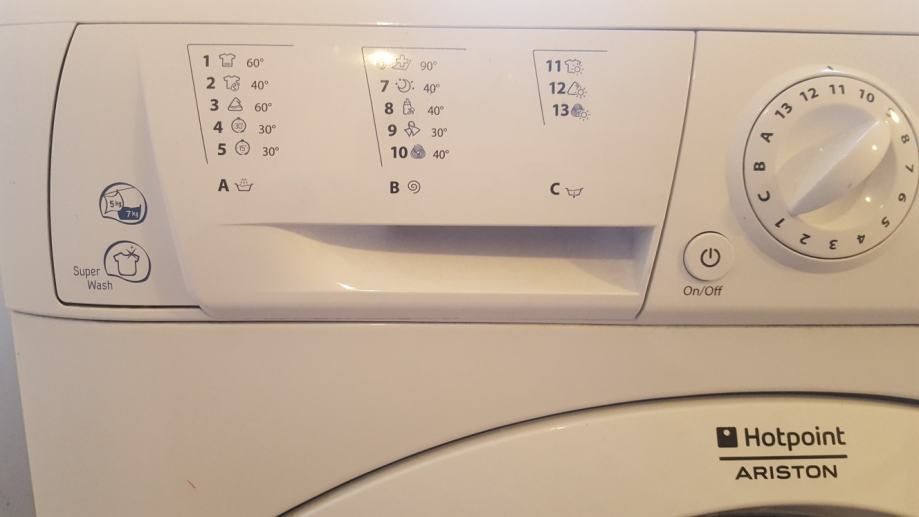 Mașina de spălat Hotpoint Ariston cu uscator