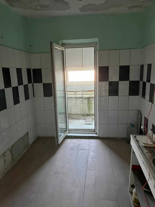 Apartament de vânzare cu 3 camere - necesita renovare