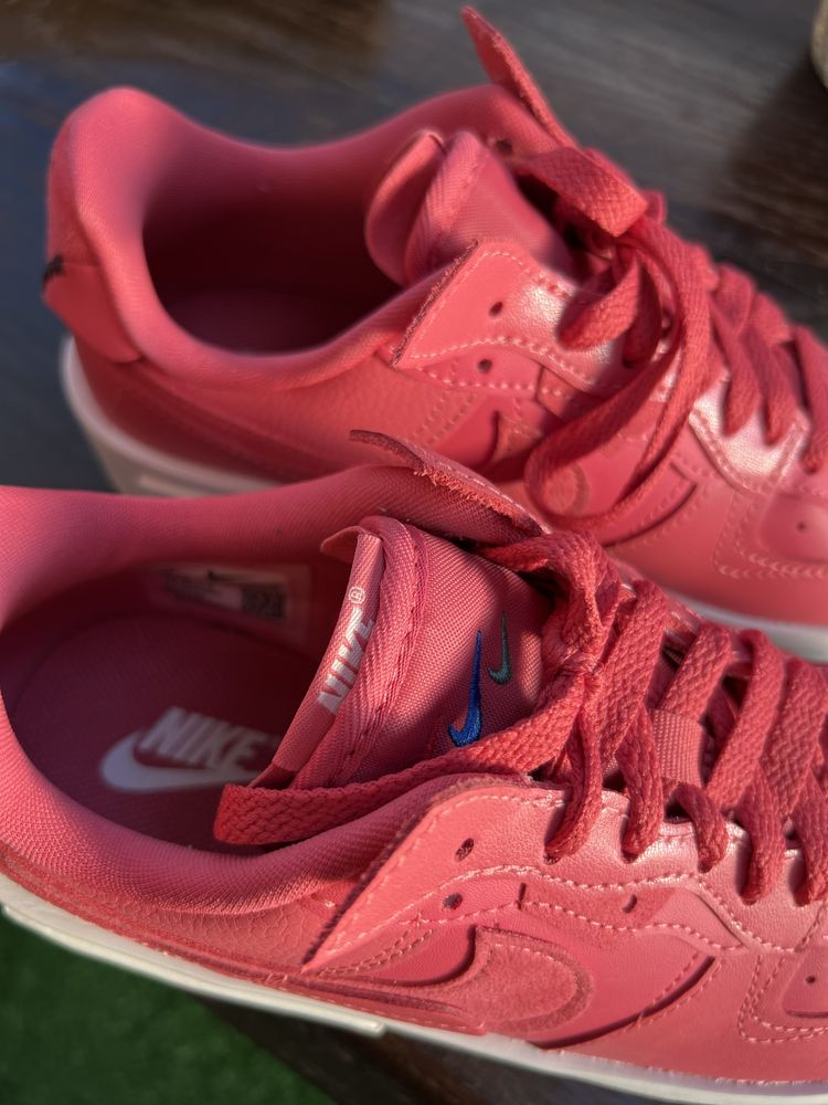 Дамски обувки  NIKE AIR FORCE 1