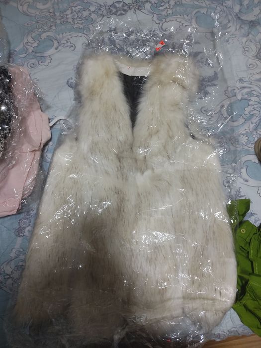 Меховая жилетка новая