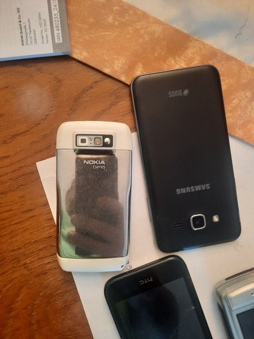 Vand telefoane mobile