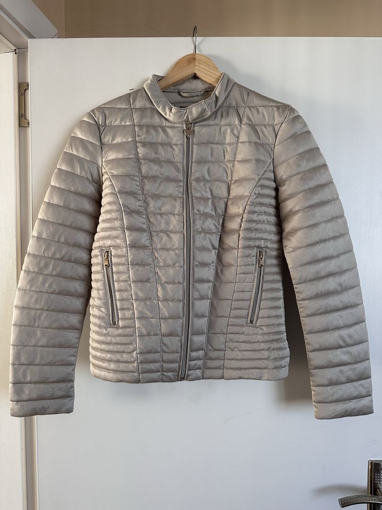 Отлично есенно яке Guess M - сребристо