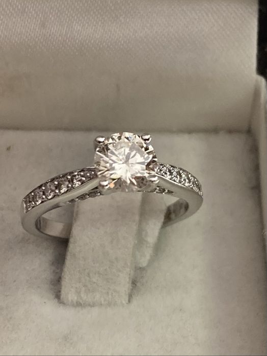 Inel aur alb cu diamant central 0.95ct