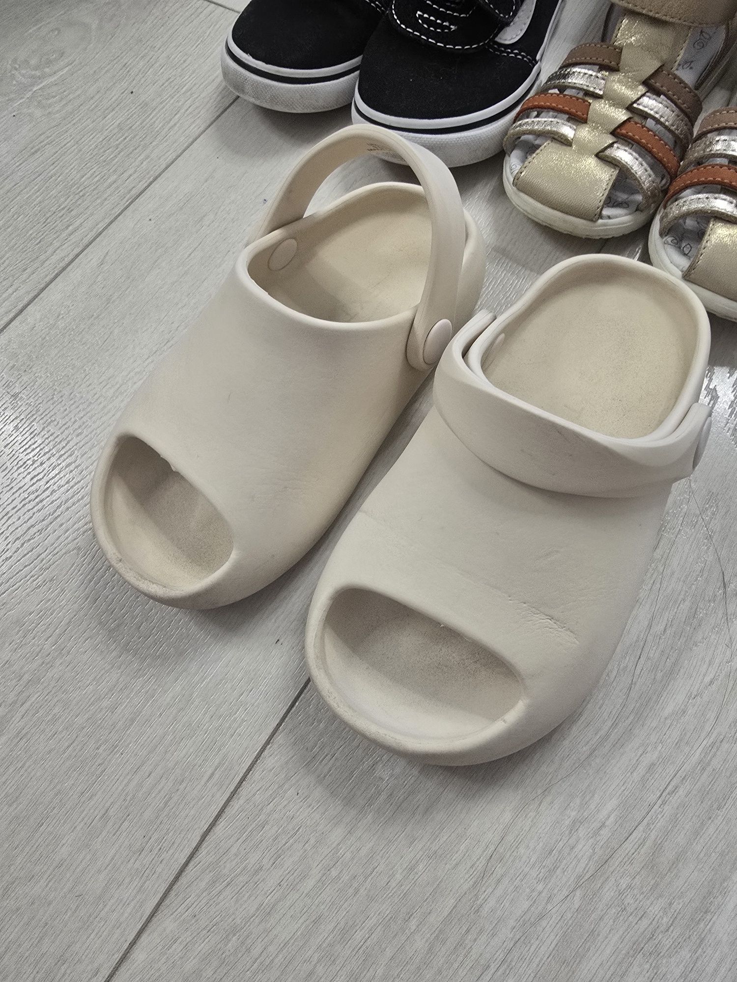 Сандали и обувки, h&m, next, Eureka, adidas,  vans