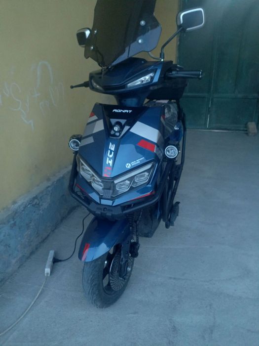 Скутер сотилади. 2024 холати ало. 3 ой булди олинганига. 6500м ками бо