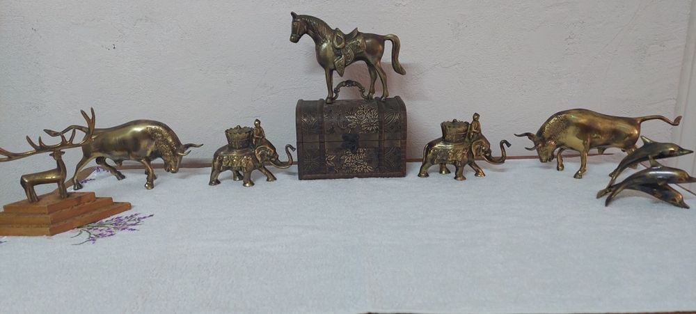 Vând statuete de bronz