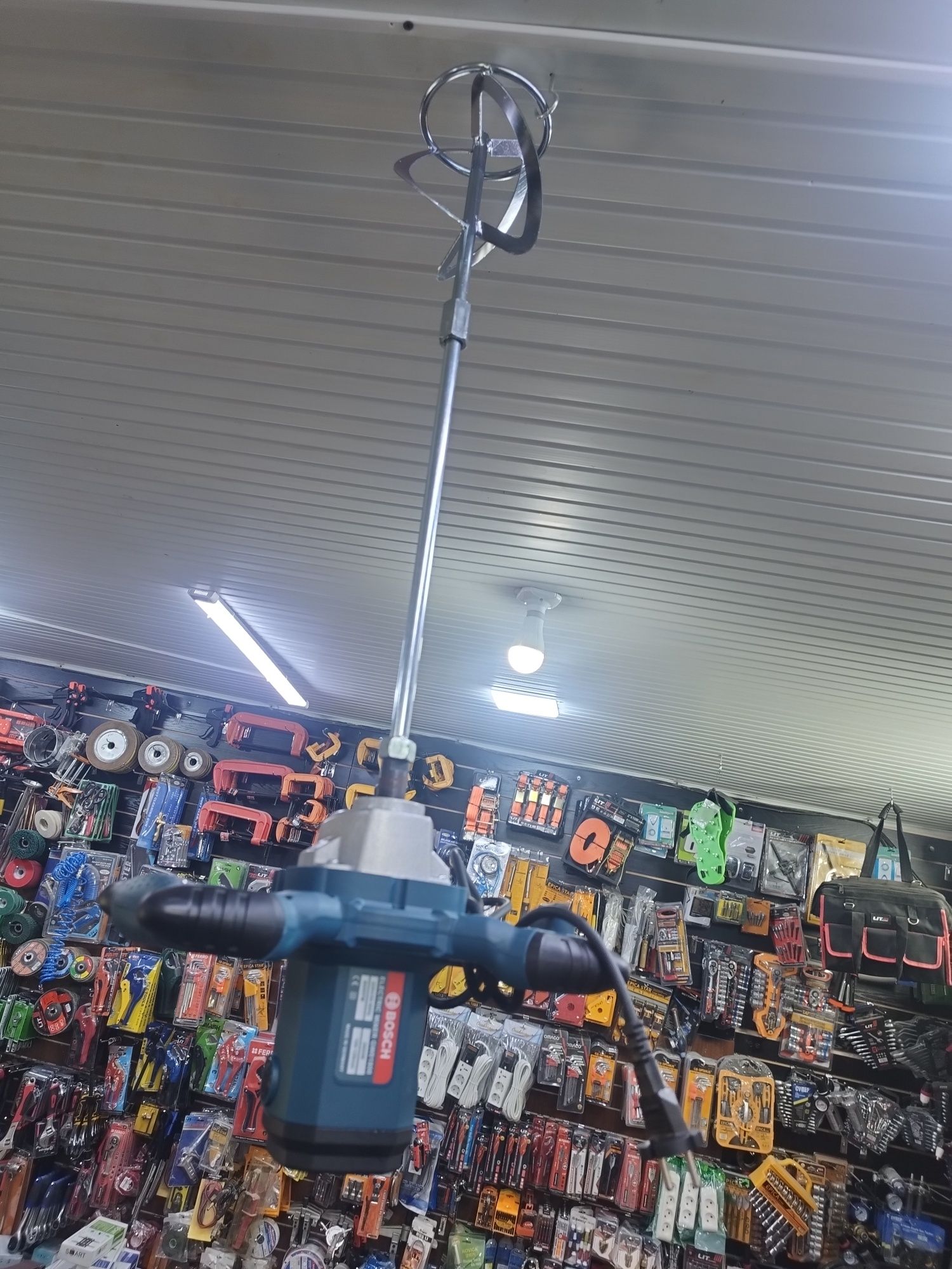 Meksr Dewalt va Boshch yangi holatdagi