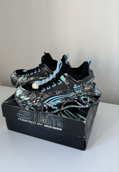 Кроссовки фирменные