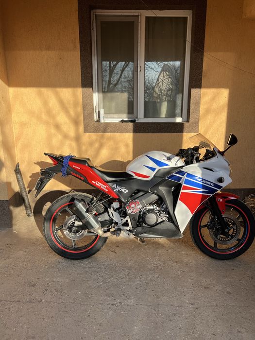 Honda cbr 125R 2016