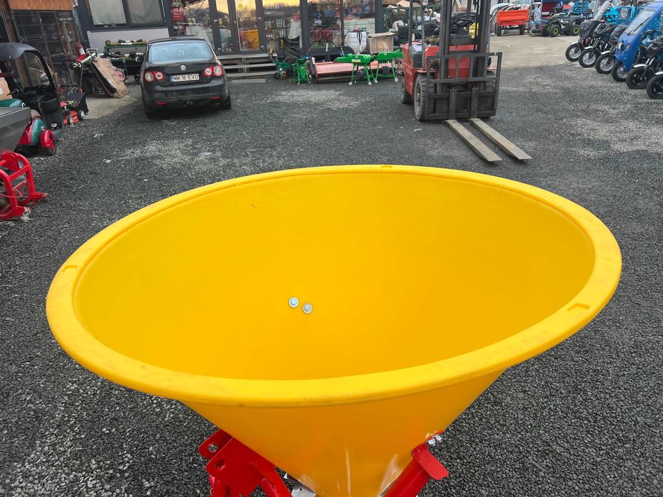 Distribuitor ingrasaminte 300 L poloneza