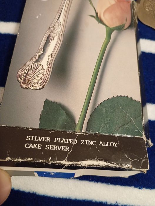 Se vine o Spatula pt Torturi CAKE SERVER noua 30 cm