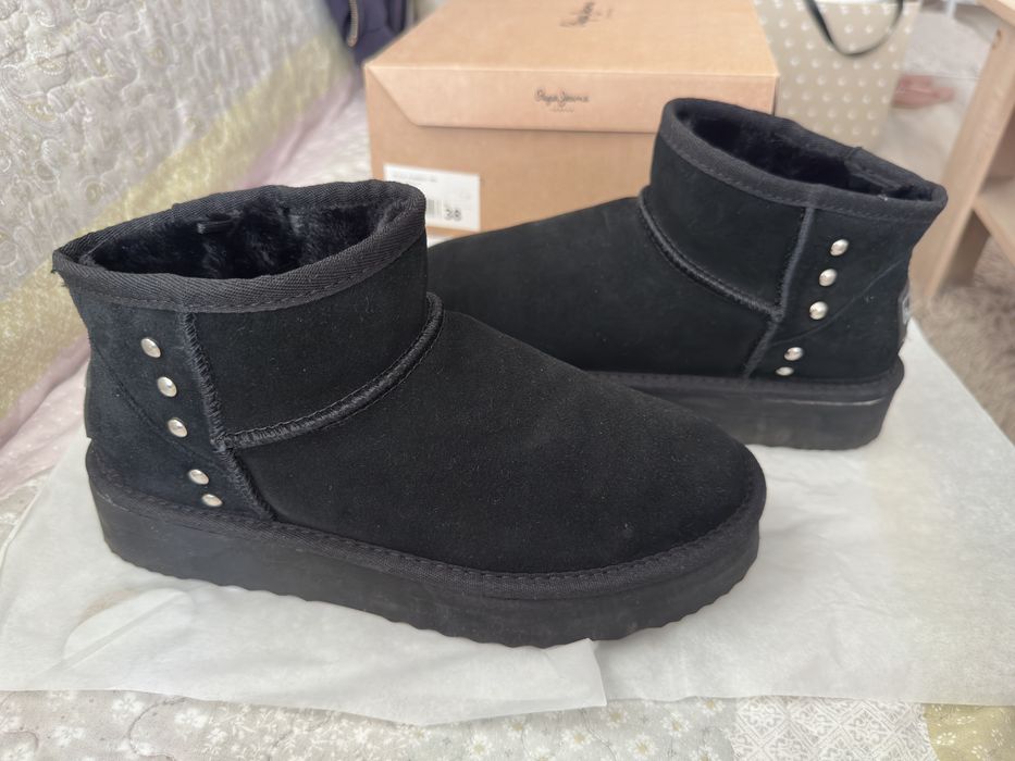 Черни велурени апрески Pepe Jeans