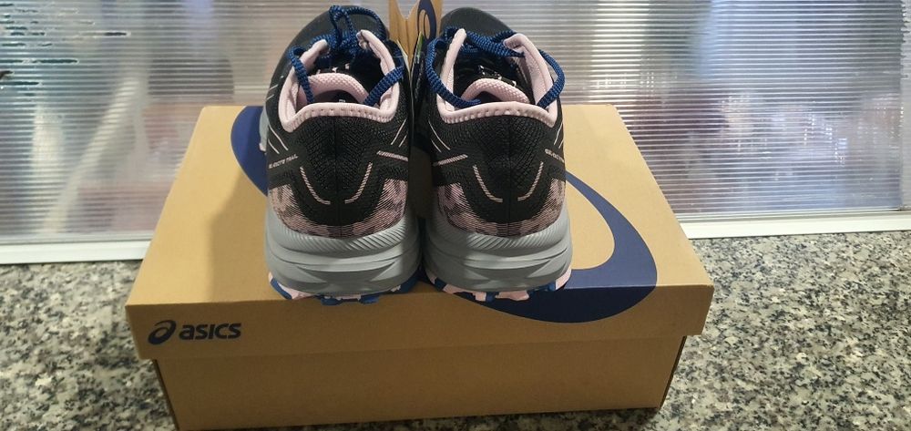 Маратонки:Asics:-43номер