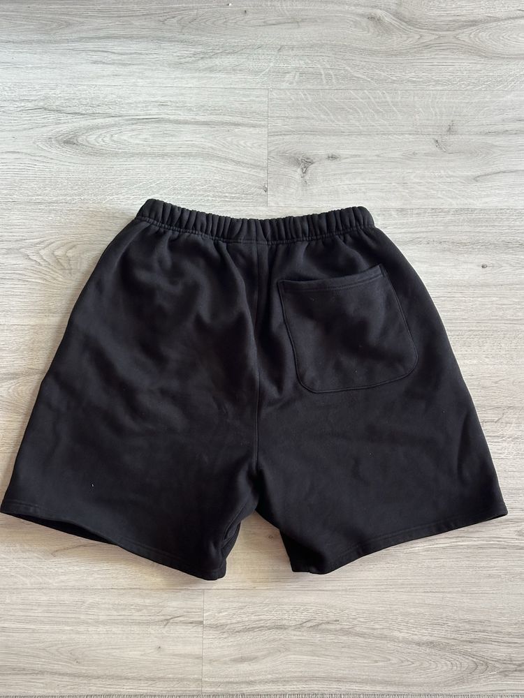 essentials shorts black. Размер L