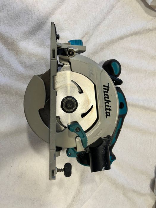 Акумулаторен циркуляр Makita DHS680 18v 165 mm