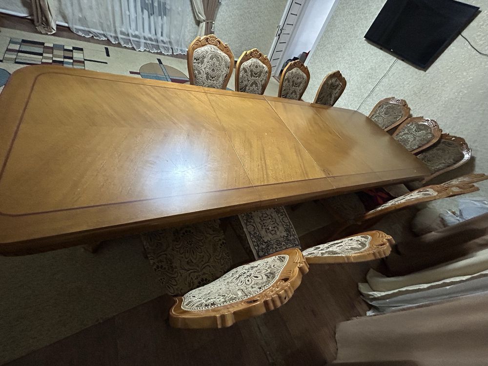 Стол со стульями