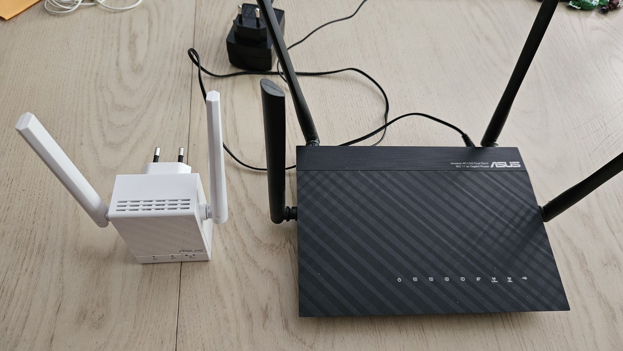 Рутер Asus AC 1200G+ dual band заедно с repeater Asus AC51 dual band