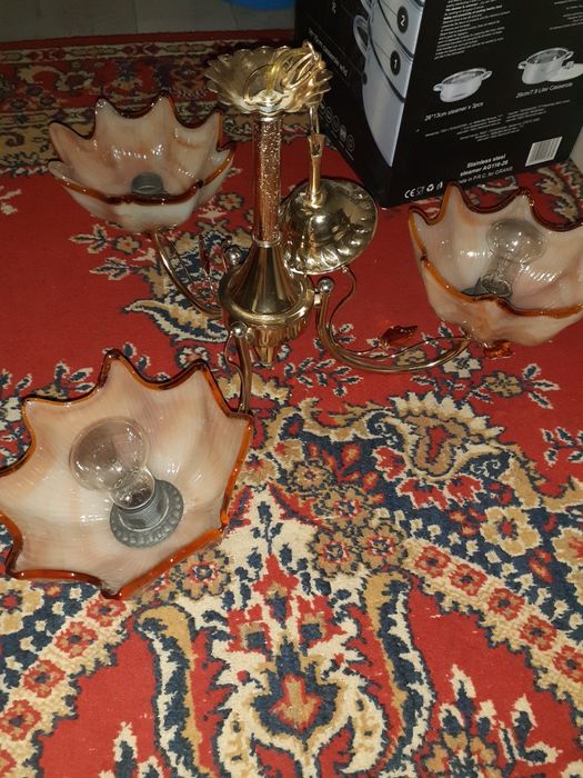 Продам люстру 2000т