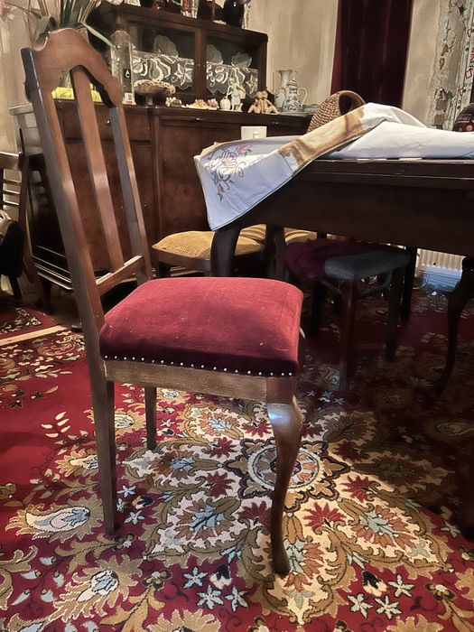 Mobila veche de peste 100 de ani . Din nuc