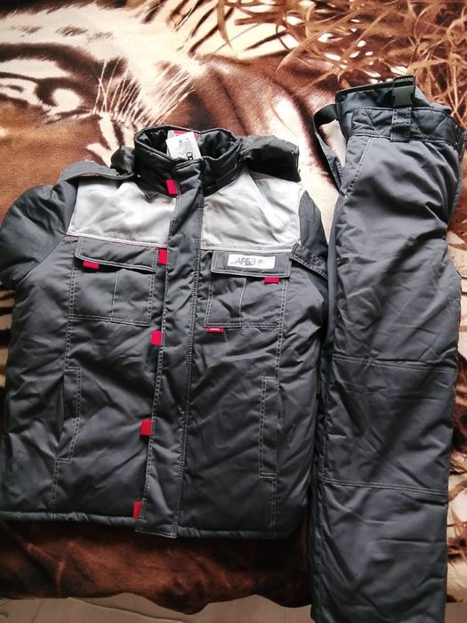 Продам спецовку новую торг есть