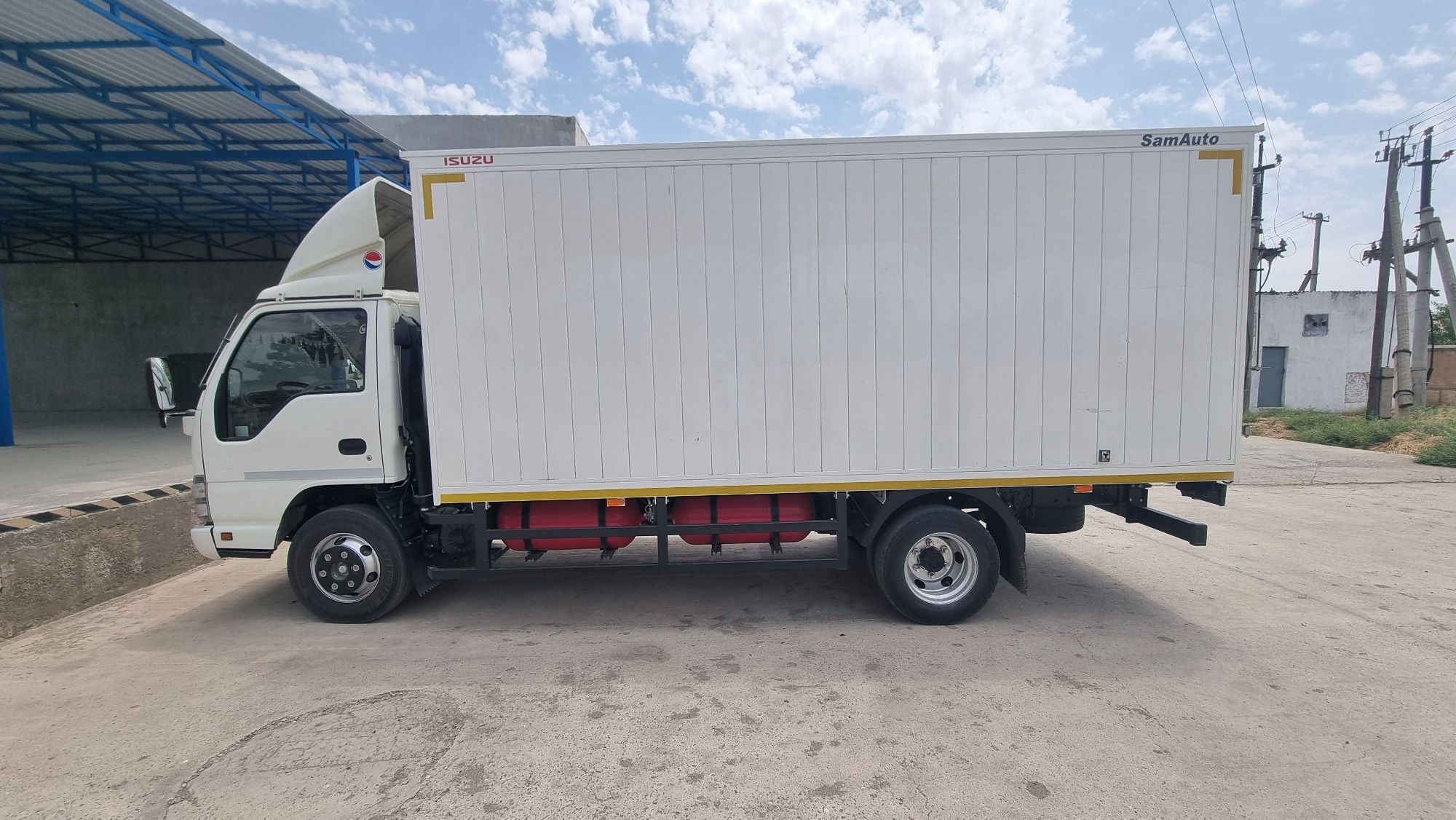 Isuzi NQR 71 PL 5t 2022yil
