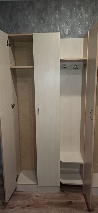 Продам прихожую, 3 шкафа